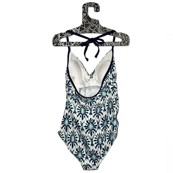 𝅺🆕 Liz Lange Maternity Halter One Piece Swimsuit - Picture 2 of 5